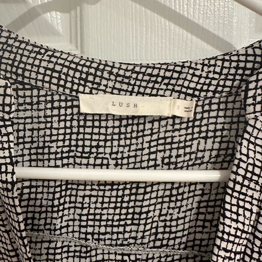 Lush Black & White Grid V-Neck Roll-Sleeve Blouse - Picture 2 of 4
